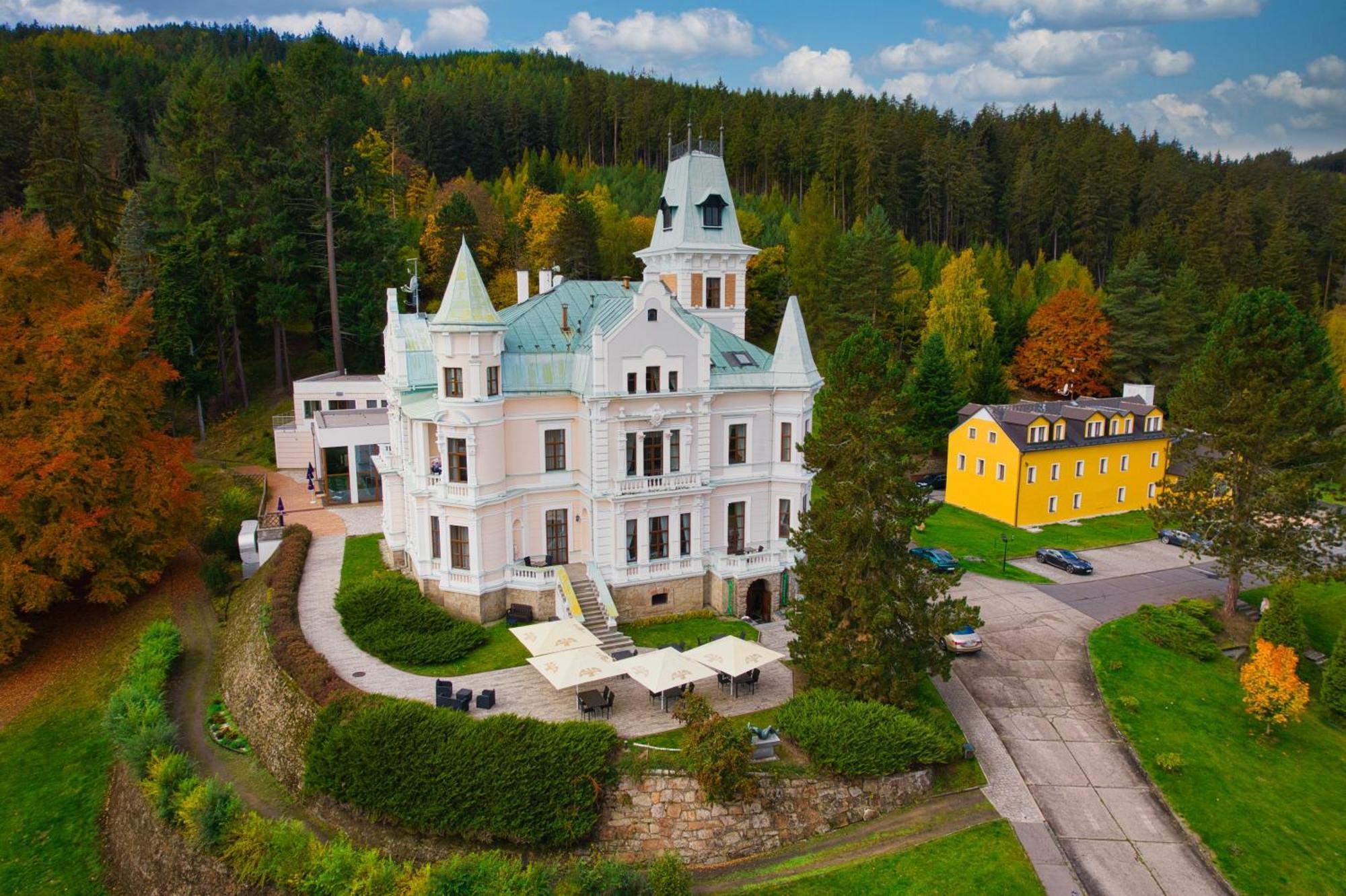 Hotel Chateau Cihelny Karlovy Vary Exterior photo