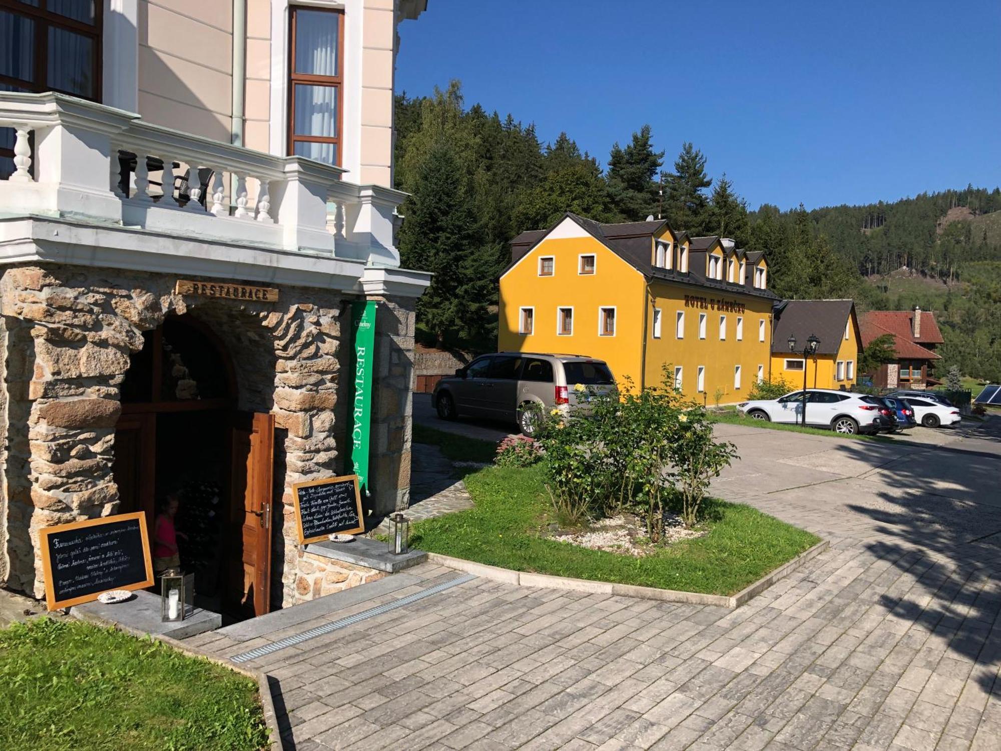 Hotel Chateau Cihelny Karlovy Vary Exterior photo