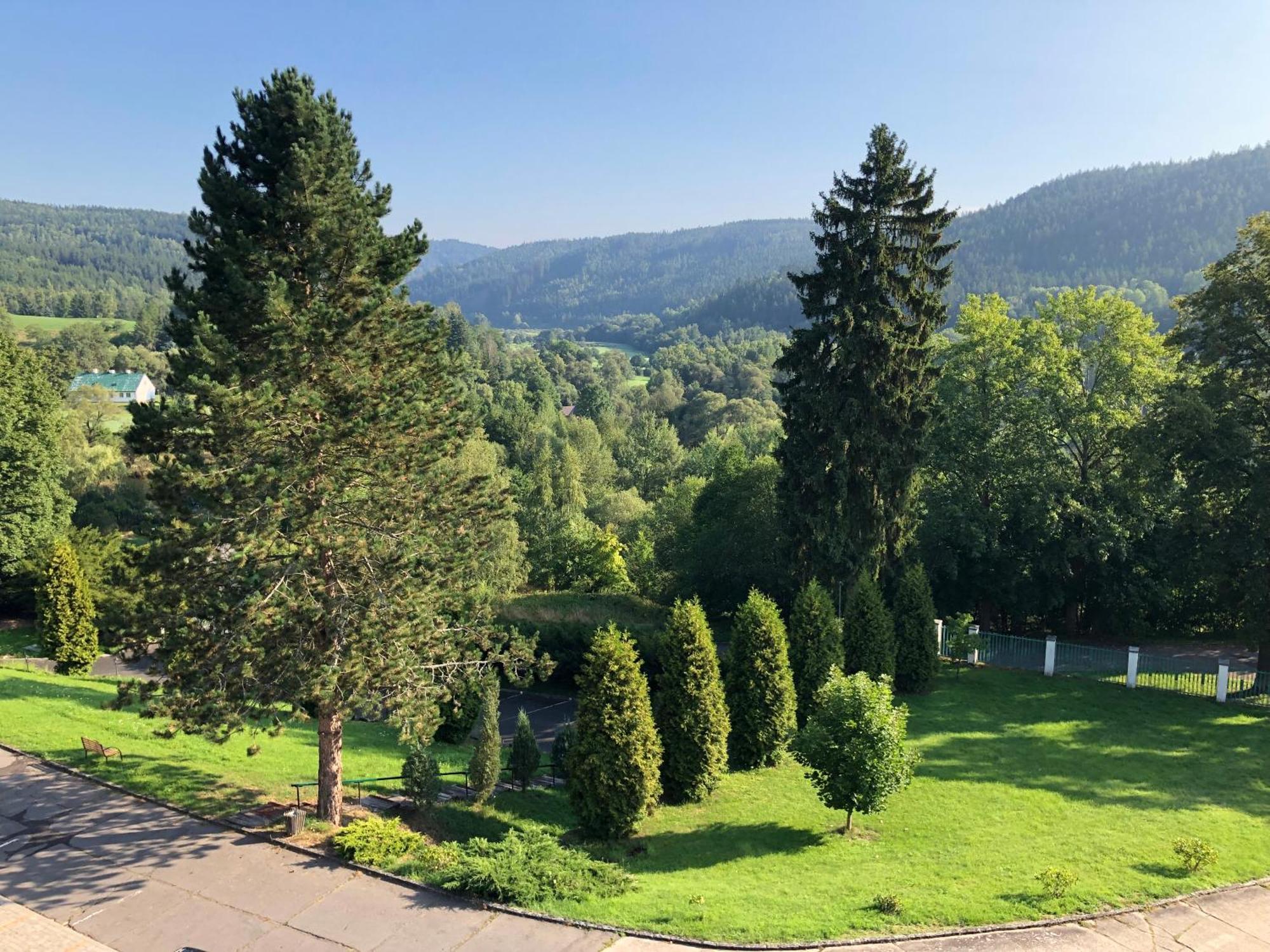 Hotel Chateau Cihelny Karlovy Vary Exterior photo