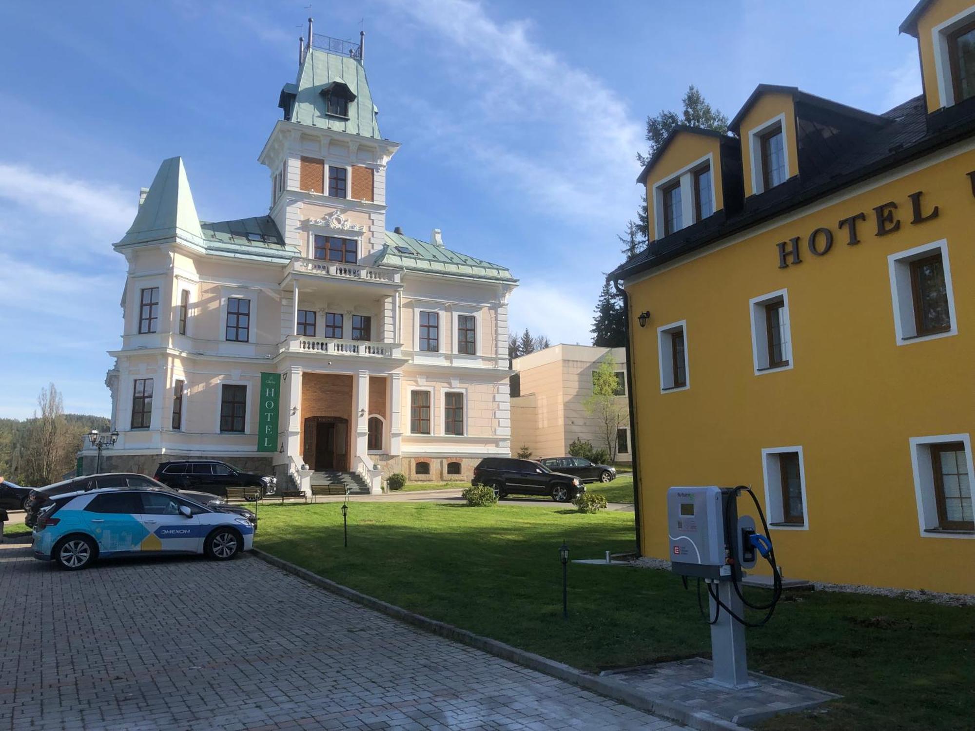 Hotel Chateau Cihelny Karlovy Vary Exterior photo