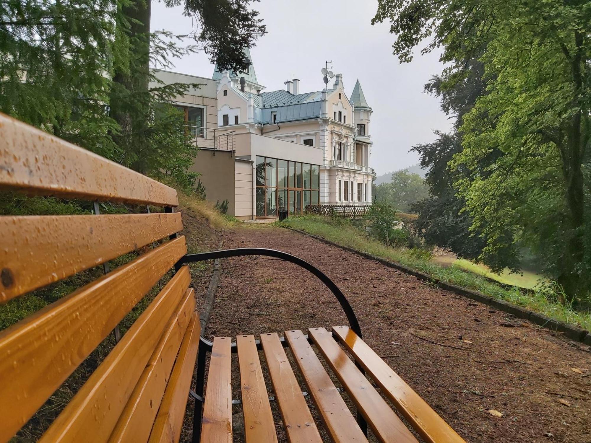 Hotel Chateau Cihelny Karlovy Vary Exterior photo