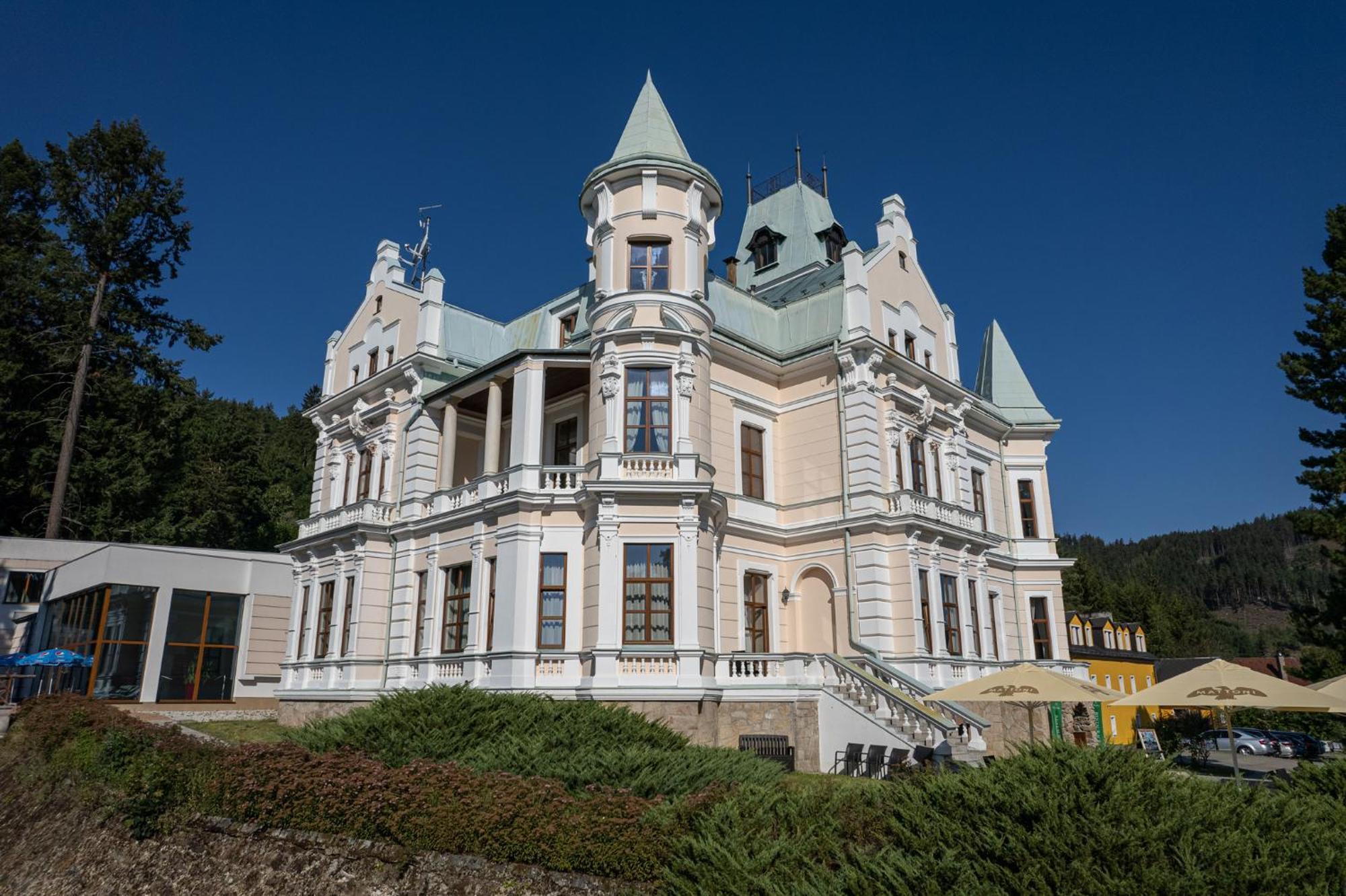 Hotel Chateau Cihelny Karlovy Vary Exterior photo