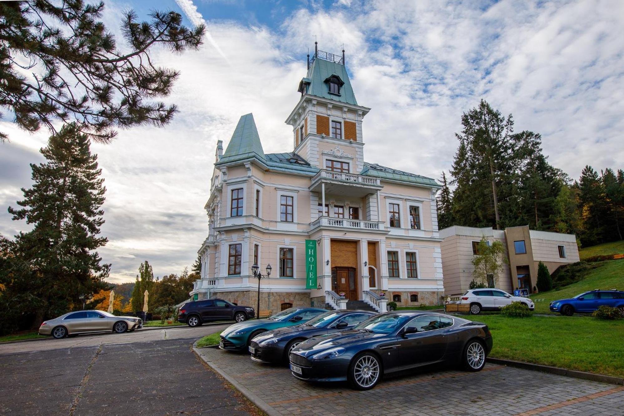 Hotel Chateau Cihelny Karlovy Vary Exterior photo