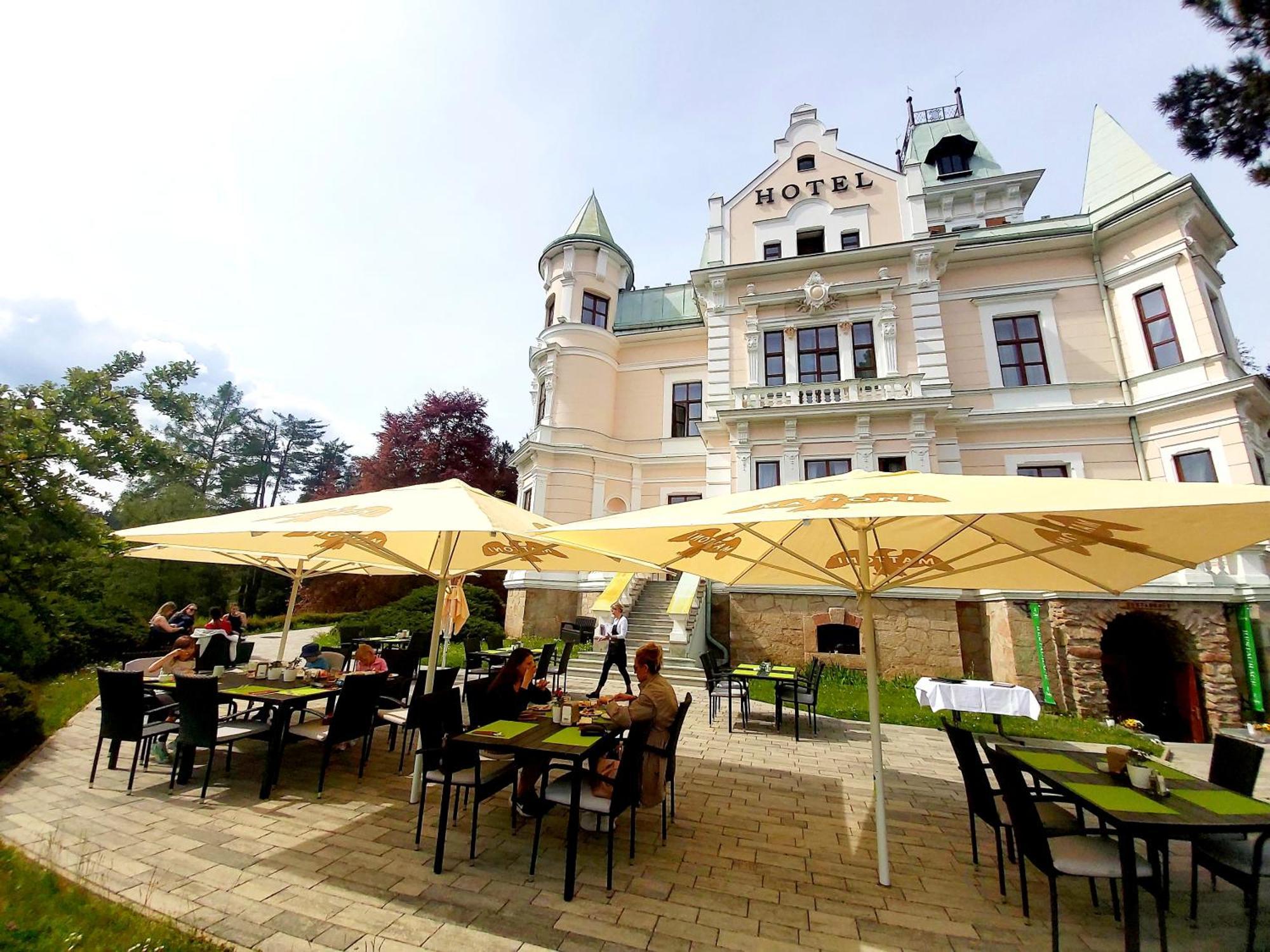 Hotel Chateau Cihelny Karlovy Vary Exterior photo