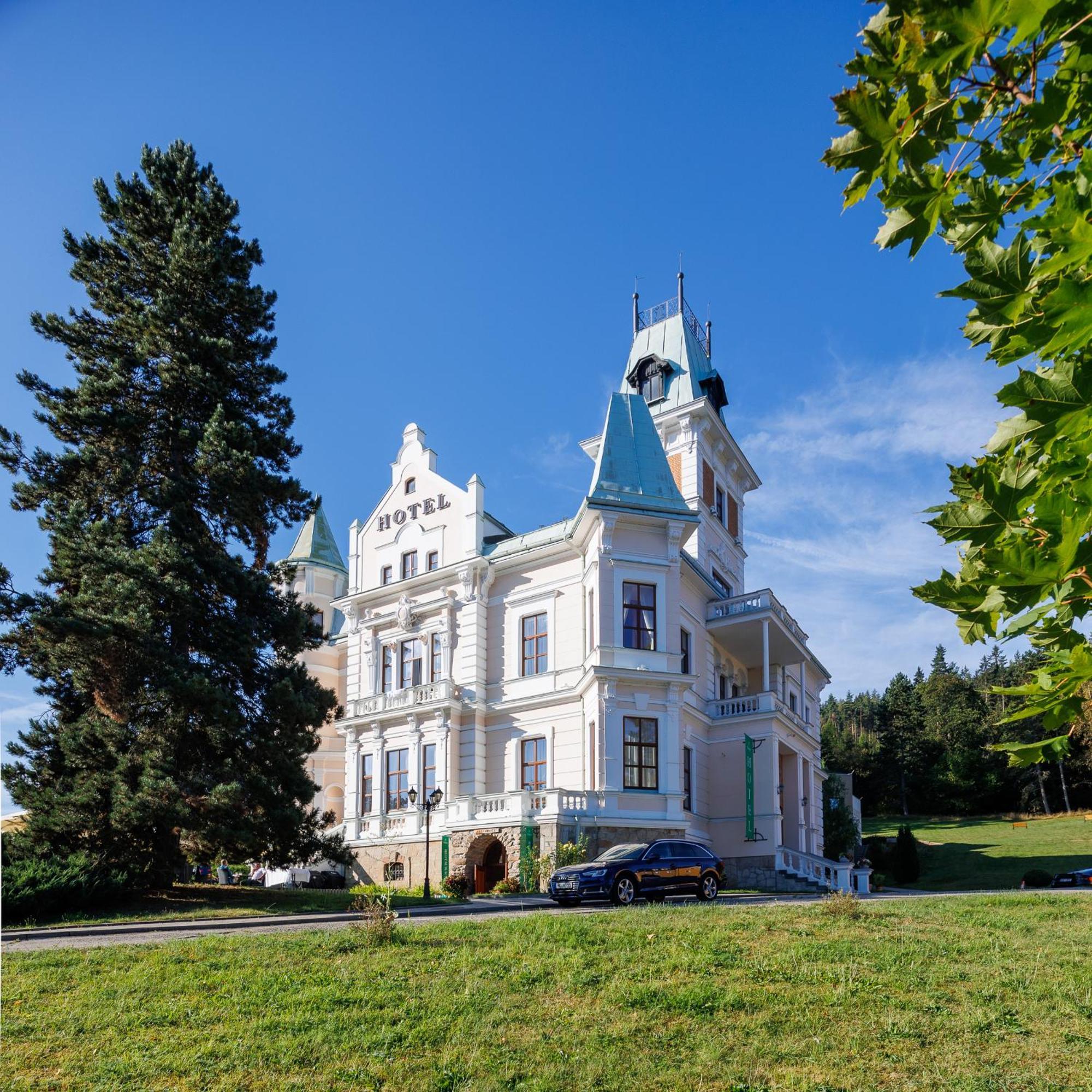 Hotel Chateau Cihelny Karlovy Vary Exterior photo