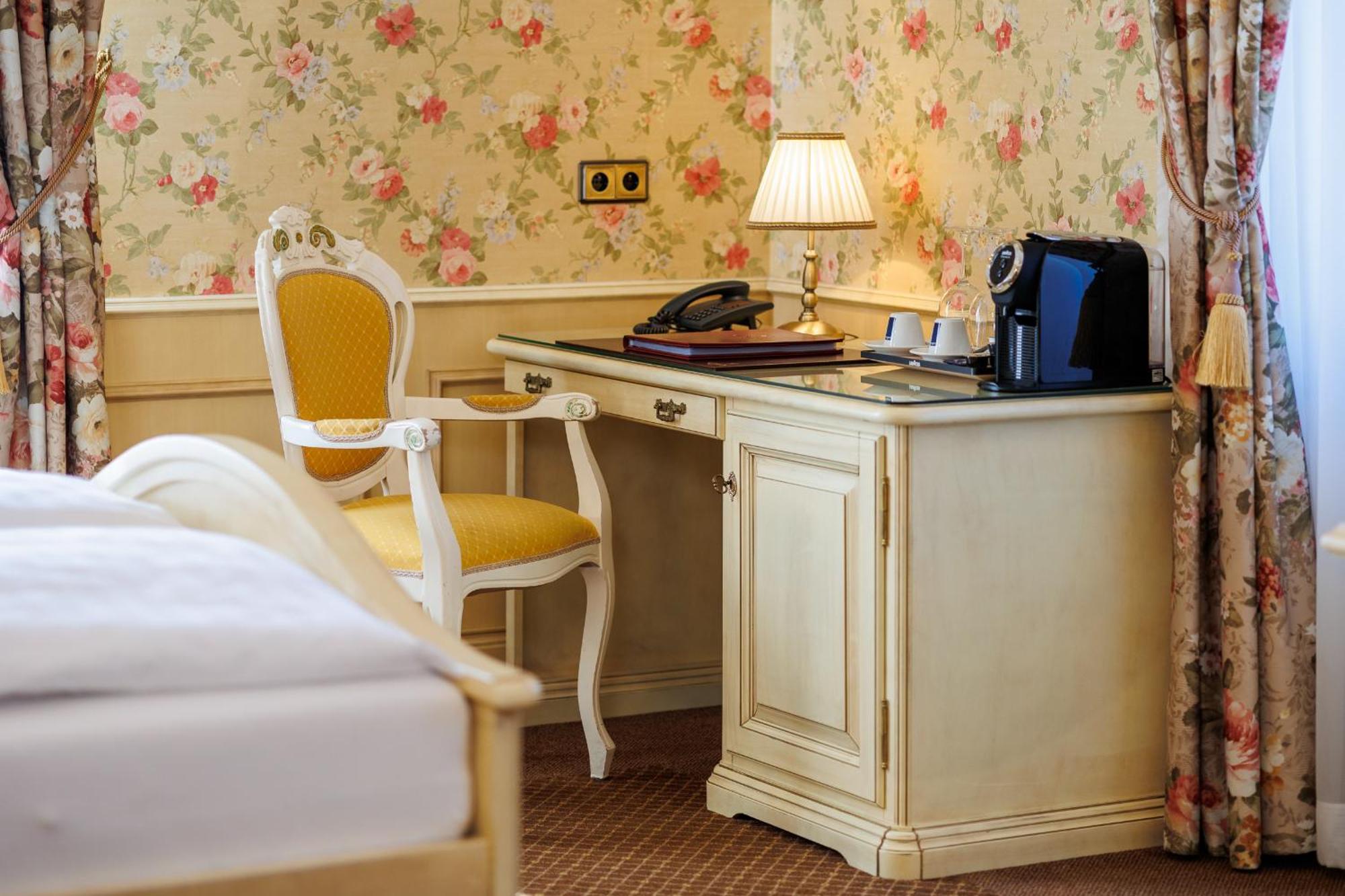 Hotel Chateau Cihelny Karlovy Vary Room photo