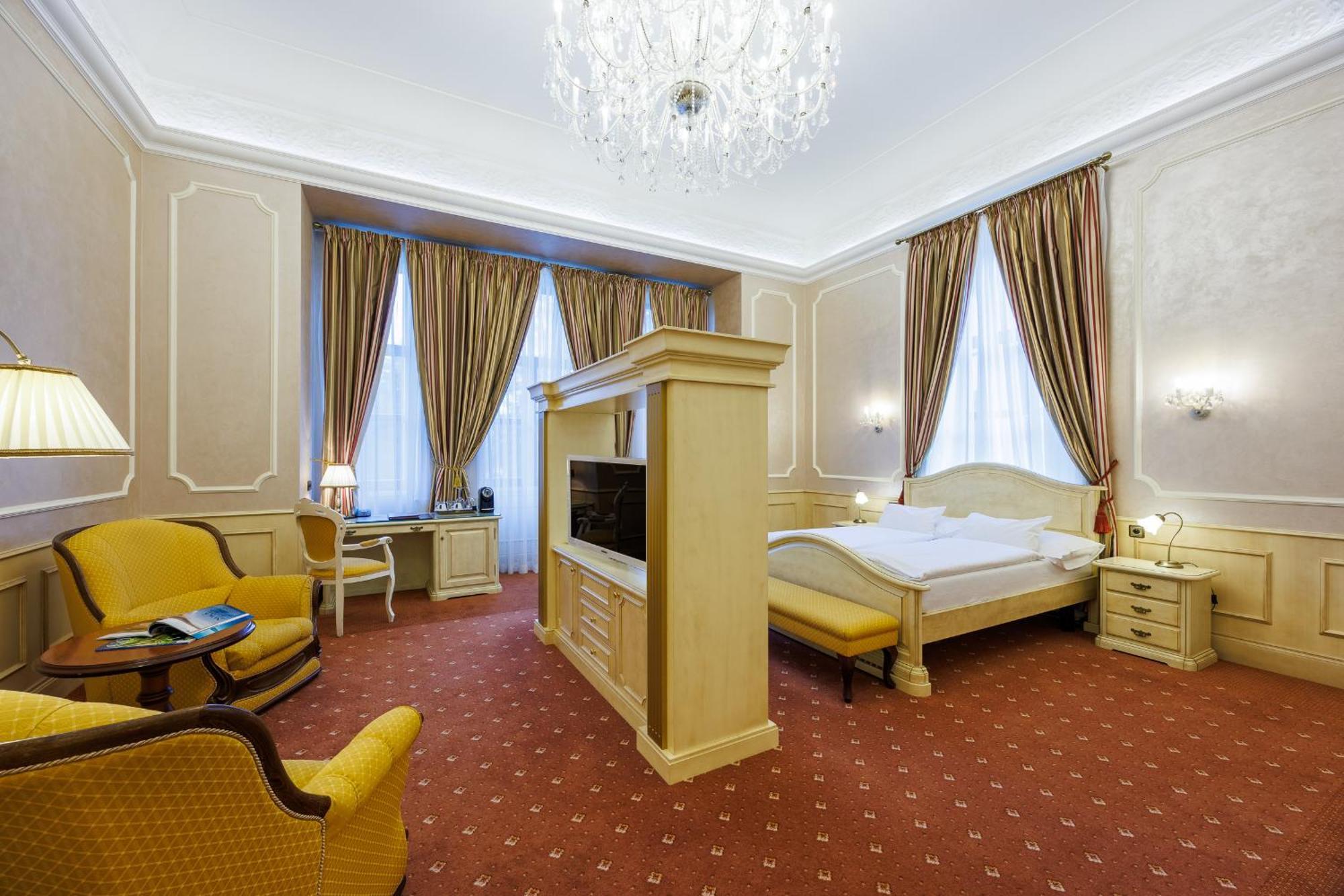 Hotel Chateau Cihelny Karlovy Vary Exterior photo